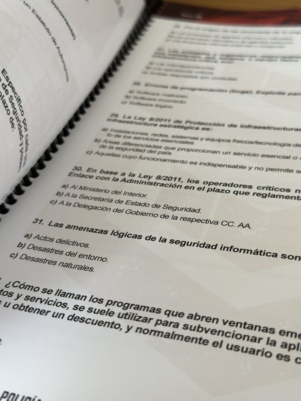 OFERTA ÚNICA - MEGATEST. Libro de exámenes tipo test por tema Oposición Policía Nacional - Imagen 5