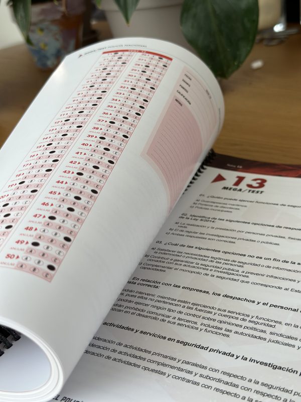 OFERTA ÚNICA - MEGATEST. Libro de exámenes tipo test por tema Oposición Policía Nacional - Imagen 3